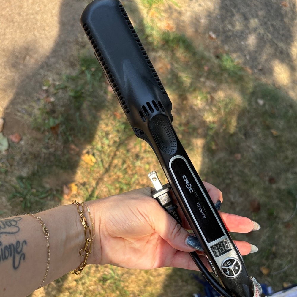 Croc Titanium Flat Iron